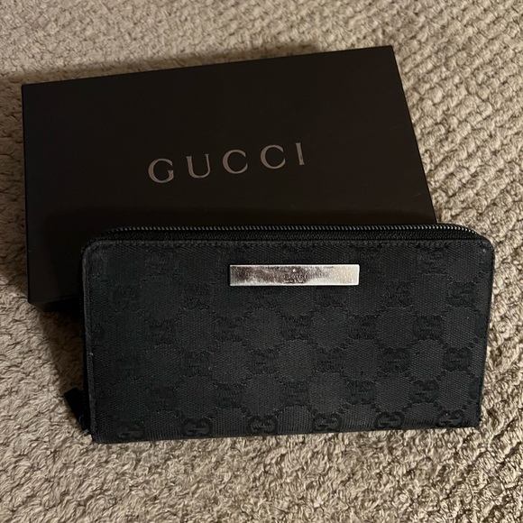 Gucci Black Zip Around Wallet! - Picture 1 of 11